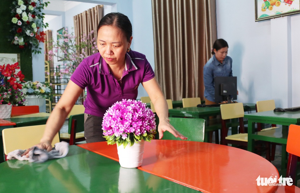 Thầy cô làm thư viện rực rỡ chờ đón học sinh trở lại trường - Ảnh 4. Thầy cô làm thư viện rực rỡ chờ đón học sinh trở lại trường - Ảnh 4.