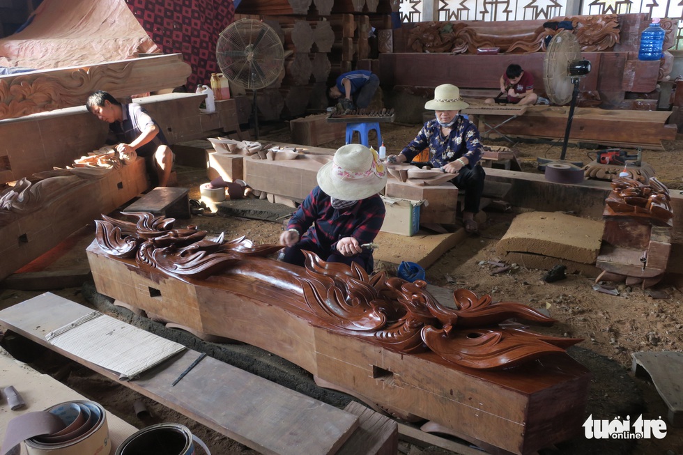 Vào xưởng mộc làm rường cột mới cho nhà thờ Bùi Chu - Ảnh 10. Vào xưởng mộc làm rường cột mới cho nhà thờ Bùi Chu - Ảnh 10.