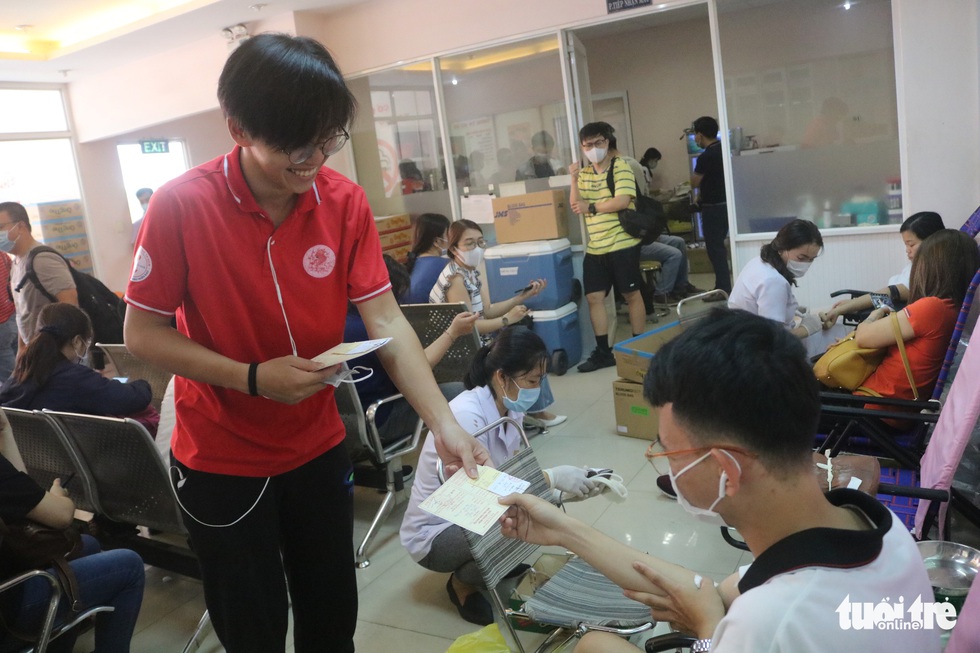 TP.HCM: Hơn 1.000 người tham gia hiến máu - Ảnh 9. TP.HCM: Hơn 1.000 người tham gia hiến máu - Ảnh 9.