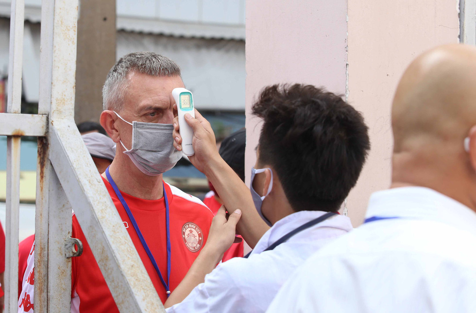 Kiểm tra y tế nhằm đối phó COVID-19 trước trận Siêu cúp quốc gia - Ảnh 4. Kiểm tra y tế nhằm đối phó COVID-19 trước trận Siêu cúp quốc gia - Ảnh 4.