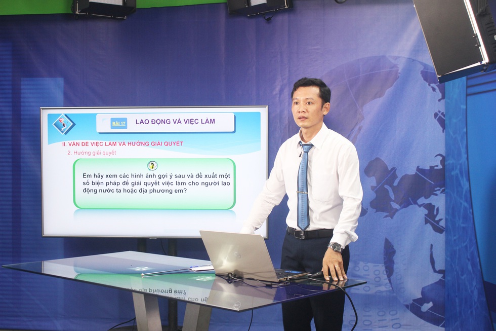Giáo viên dạy học qua truyền hình phải chuẩn bị như thế nào? - Ảnh 1. Giáo viên dạy học qua truyền hình phải chuẩn bị như thế nào? - Ảnh 1.
