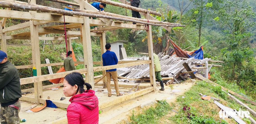 Thầy cô tranh thủ nghỉ dịch san đồi mở lớp cho bản xa - Ảnh 9. Thầy cô tranh thủ nghỉ dịch san đồi mở lớp cho bản xa - Ảnh 9.