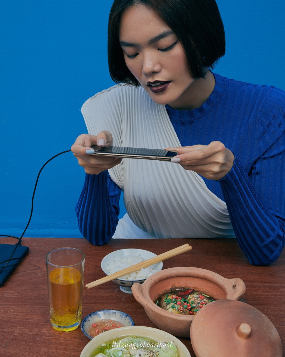 Dzũng Yoko: Chúng ta đã sống cúi đầu như thế nào? - Ảnh 8. Dzũng Yoko: Chúng ta đã sống cúi đầu như thế nào? - Ảnh 8.