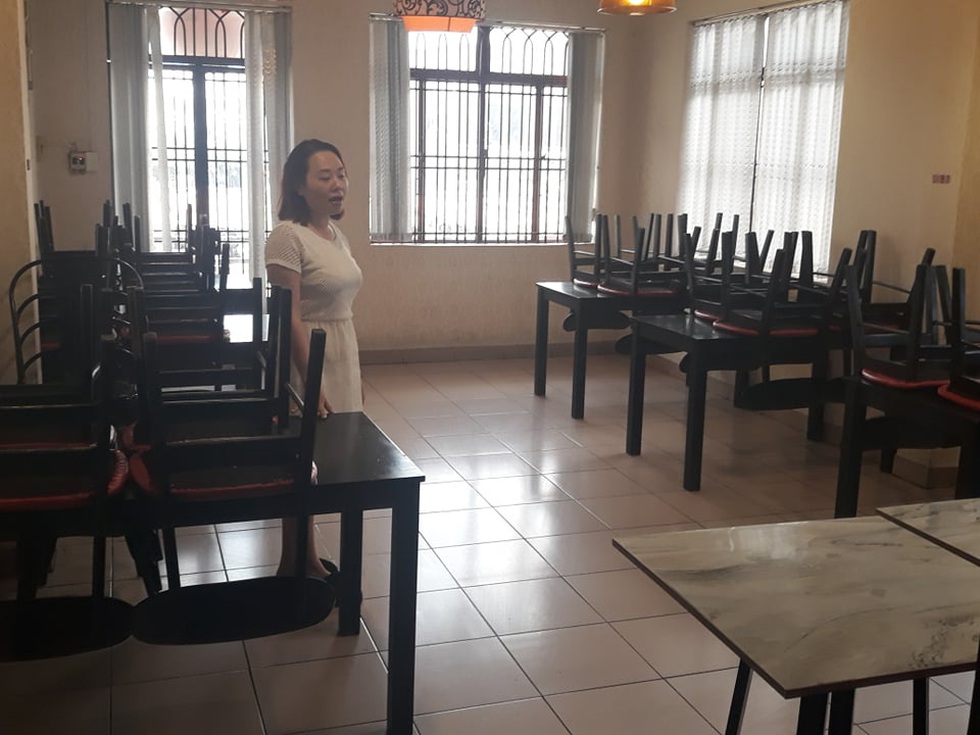 Nhà hàng, quán ăn, tiệm cà phê cất bớt không quá 30 bàn ghế để tiếp tục hoạt động - Ảnh 5. Nhà hàng, quán ăn, tiệm cà phê cất bớt không quá 30 bàn ghế để tiếp tục hoạt động - Ảnh 5.