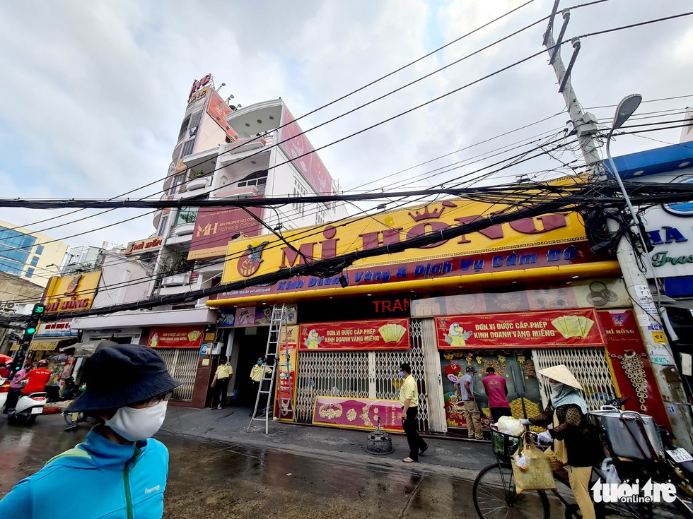 Quán xá ở TP.HCM đồng loạt treo bảng: chỉ bán mang đi, giao hàng tận nơi - Ảnh 3. Quán xá ở TP.HCM đồng loạt treo bảng: chỉ bán mang đi, giao hàng tận nơi - Ảnh 3.
