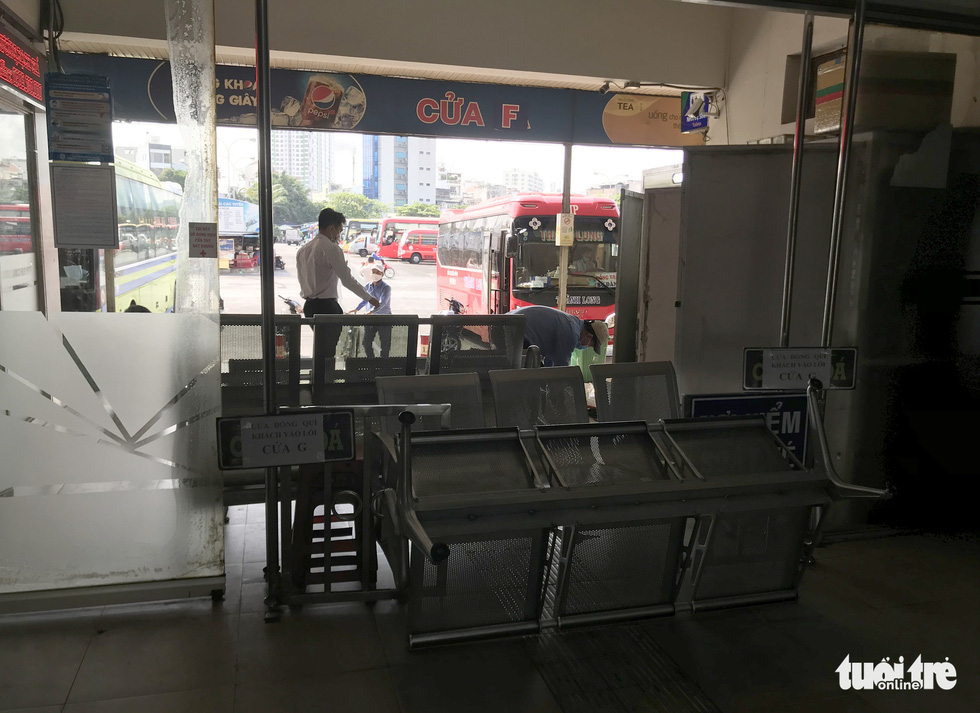 Các bến xe tại TP.HCM kiểm soát chặt khách đi lại - Ảnh 3. Các bến xe tại TP.HCM kiểm soát chặt khách đi lại - Ảnh 3.