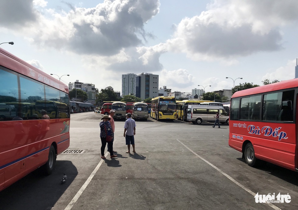 Các bến xe tại TP.HCM kiểm soát chặt khách đi lại - Ảnh 1. Các bến xe tại TP.HCM kiểm soát chặt khách đi lại - Ảnh 1.