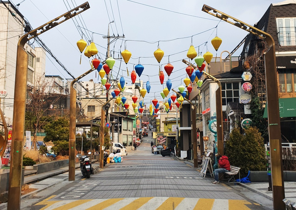 Cận cảnh Itaewon của Itaewon Class: quán Danbam, tiệm cafe Việt, phố Quy Nhơn - Ảnh 11. Cận cảnh Itaewon của Itaewon Class: quán Danbam, tiệm cafe Việt, phố Quy Nhơn - Ảnh 11.