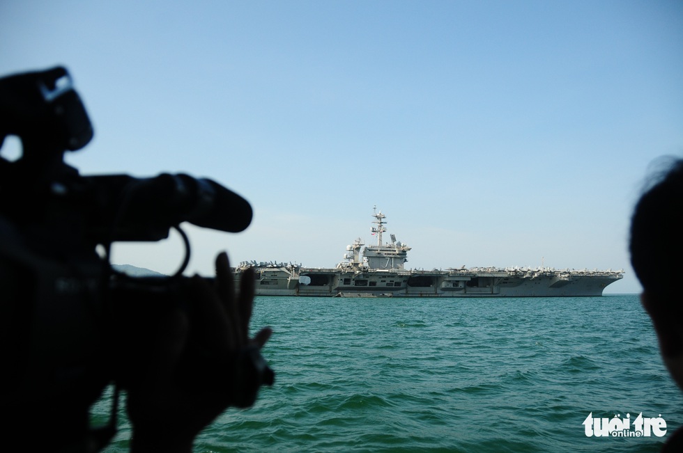 Bên trong tàu sân bay USS Theodore Roosevelt đang neo tại vịnh Đà Nẵng - Ảnh 1. Bên trong tàu sân bay USS Theodore Roosevelt đang neo tại vịnh Đà Nẵng - Ảnh 1.