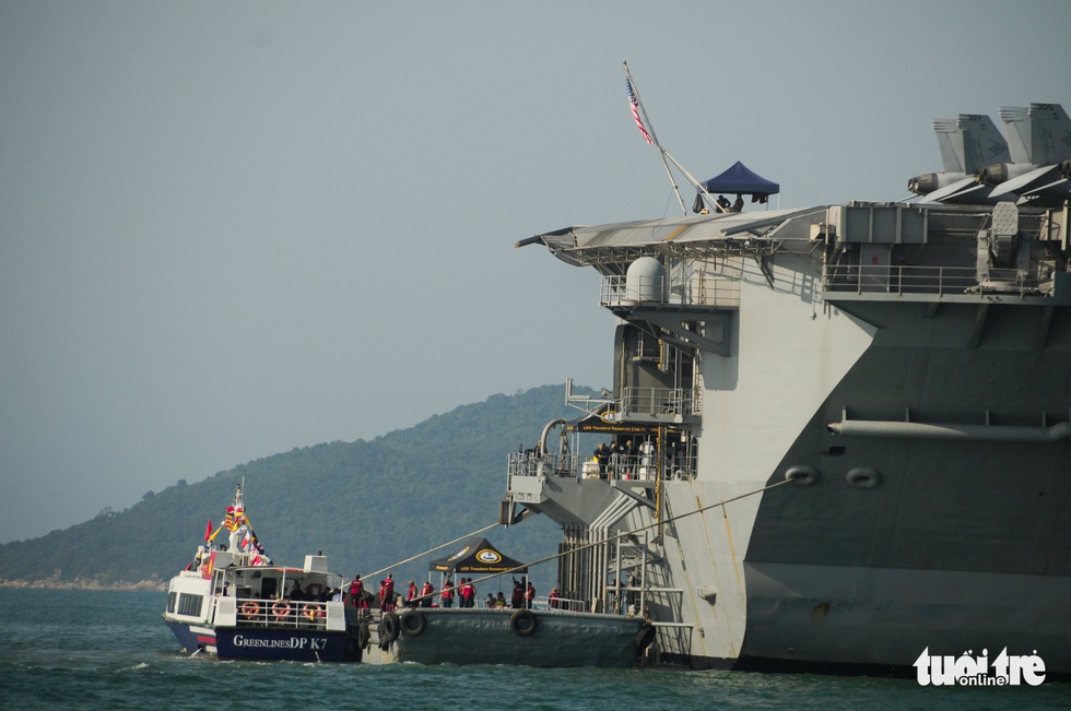 Bên trong tàu sân bay USS Theodore Roosevelt đang neo tại vịnh Đà Nẵng - Ảnh 3. Bên trong tàu sân bay USS Theodore Roosevelt đang neo tại vịnh Đà Nẵng - Ảnh 3.
