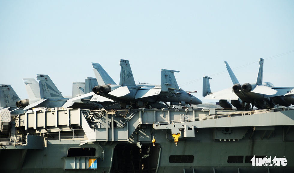 Bên trong tàu sân bay USS Theodore Roosevelt đang neo tại vịnh Đà Nẵng - Ảnh 4. Bên trong tàu sân bay USS Theodore Roosevelt đang neo tại vịnh Đà Nẵng - Ảnh 4.