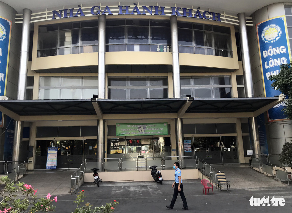 Sài Gòn vắng lặng khác lạ trong ngày đầu cách ly toàn xã hội - Ảnh 15. Sài Gòn vắng lặng khác lạ trong ngày đầu cách ly toàn xã hội - Ảnh 15.