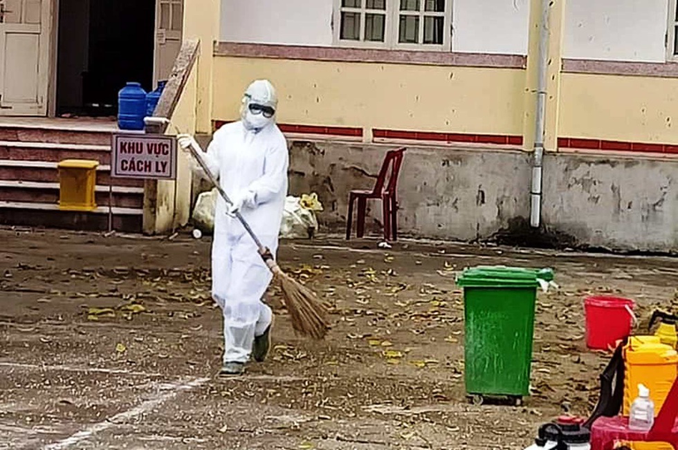Những bác sĩ chữa COVID-19 kiêm luôn phụ hồ, sửa điện nước - Ảnh 6. Những bác sĩ chữa COVID-19 kiêm luôn phụ hồ, sửa điện nước - Ảnh 6.
