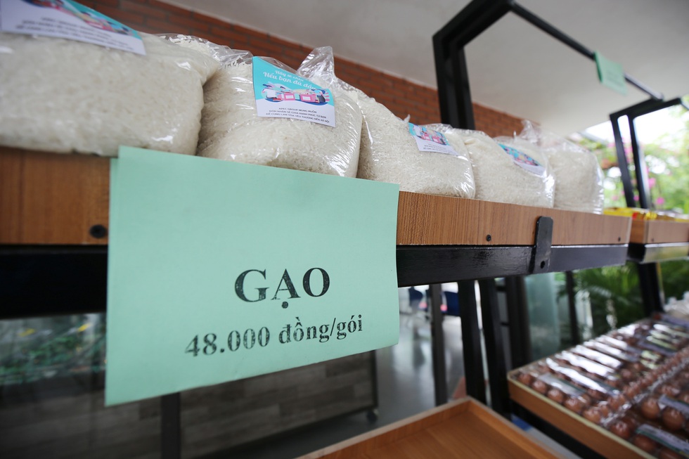 Siêu thị hạnh phúc - siêu thị 0 đồng dành tặng người nghèo - Ảnh 6. Siêu thị hạnh phúc - siêu thị 0 đồng dành tặng người nghèo - Ảnh 6.