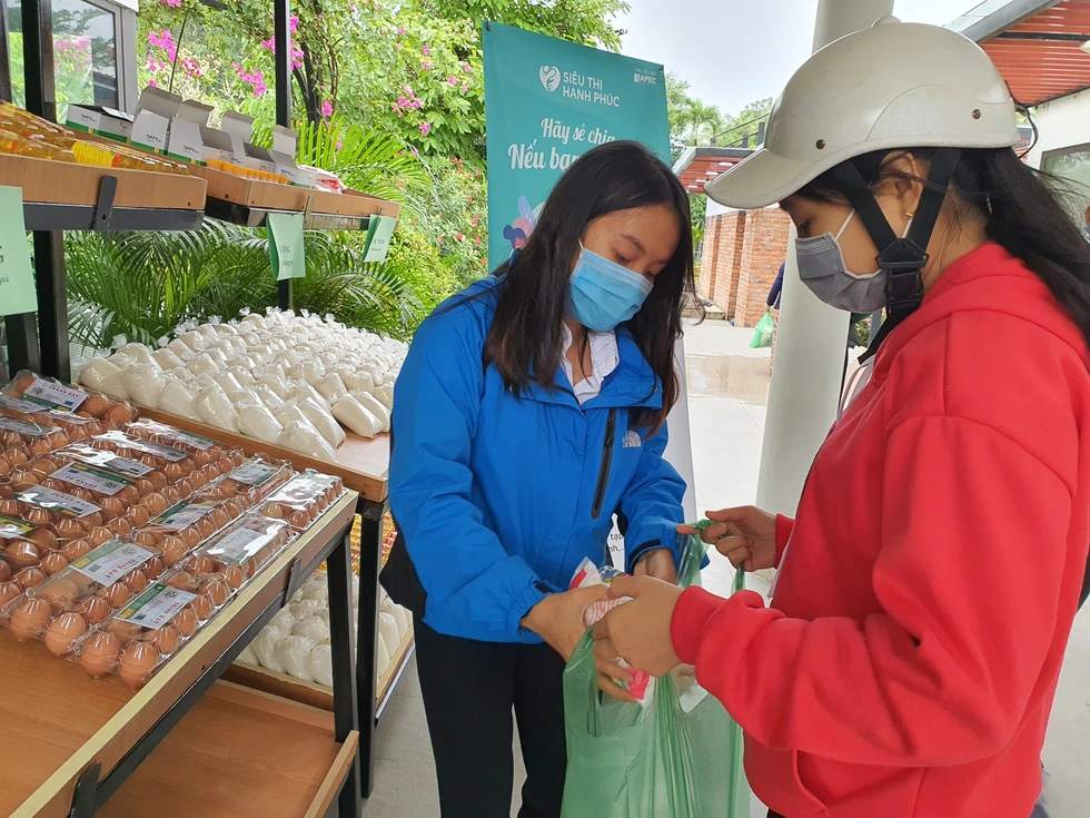 Siêu thị hạnh phúc - siêu thị 0 đồng dành tặng người nghèo - Ảnh 7. Siêu thị hạnh phúc - siêu thị 0 đồng dành tặng người nghèo - Ảnh 7.
