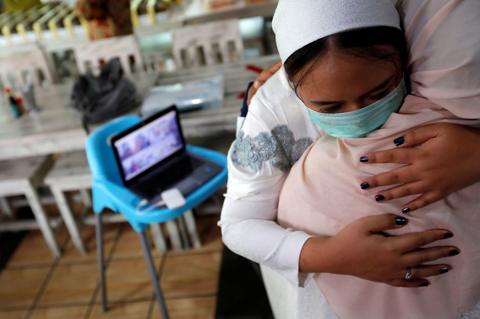 Virus SARS-CoV-2 đã mang đến thế giới những đám cưới chưa từng thấy ra sao? - Ảnh 9. Virus SARS-CoV-2 đã mang đến thế giới những đám cưới chưa từng thấy ra sao? - Ảnh 9.