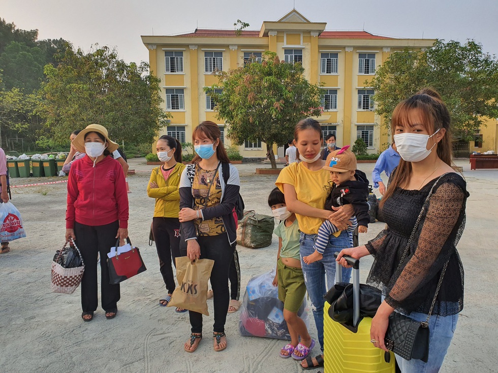 Lãnh đạo các địa phương Thừa Thiên Huế đón lao động ở Lào hết cách ly về nhà - Ảnh 6. Lãnh đạo các địa phương Thừa Thiên Huế đón lao động ở Lào hết cách ly về nhà - Ảnh 6.