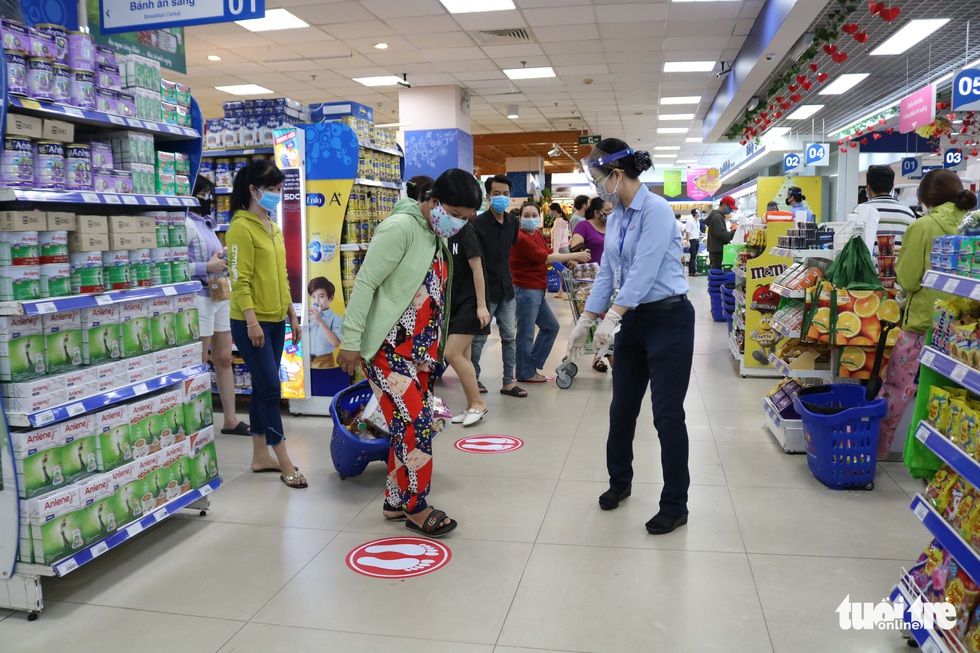 Bà con mình nhớ chú ý an toàn khi mua sắm trong mùa dịch COVID-19 - Ảnh 4. Bà con mình nhớ chú ý an toàn khi mua sắm trong mùa dịch COVID-19 - Ảnh 4.