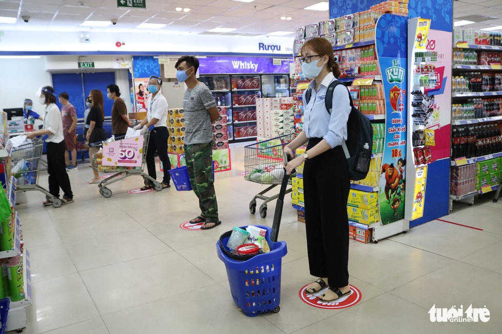 Bà con mình nhớ chú ý an toàn khi mua sắm trong mùa dịch COVID-19 - Ảnh 5. Bà con mình nhớ chú ý an toàn khi mua sắm trong mùa dịch COVID-19 - Ảnh 5.