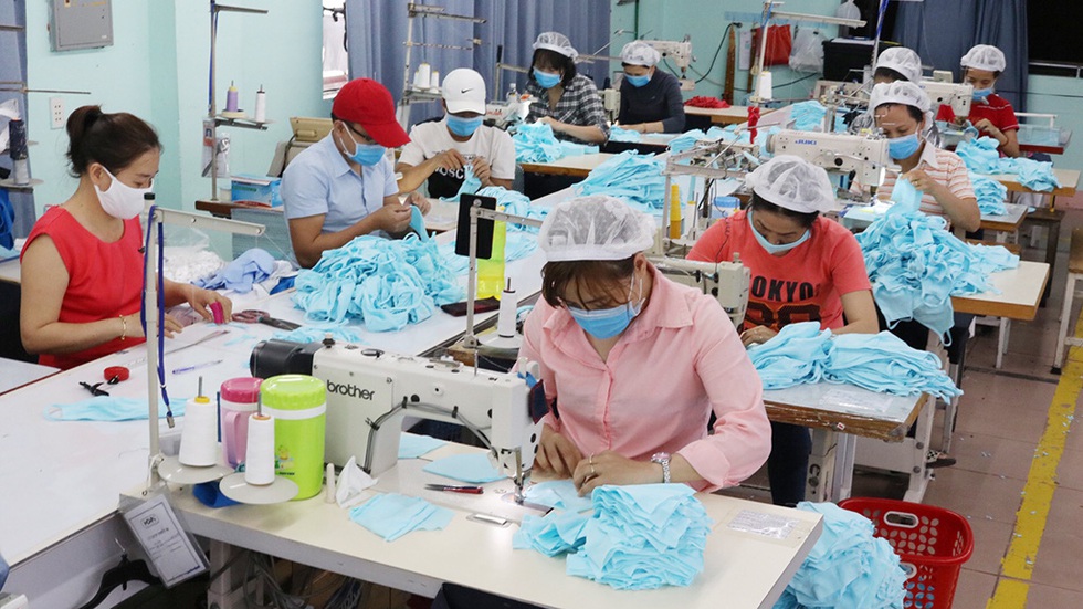 Tắc xuất khẩu khẩu trang, vì sao? - Ảnh 1. Tắc xuất khẩu khẩu trang, vì sao? - Ảnh 1.