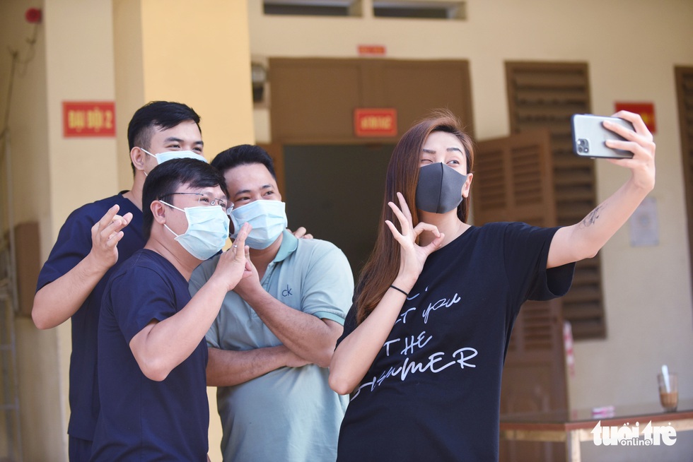 TP.HCM: 930 người hoàn thành cách ly được về nhà - Ảnh 9. TP.HCM: 930 người hoàn thành cách ly được về nhà - Ảnh 9.