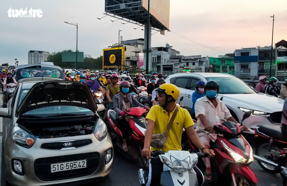 Dòng xe và người khủng khiếp trên đường Nguyễn Kiệm, Nguyễn Thái Sơn - Ảnh 6. Dòng xe và người khủng khiếp trên đường Nguyễn Kiệm, Nguyễn Thái Sơn - Ảnh 6.