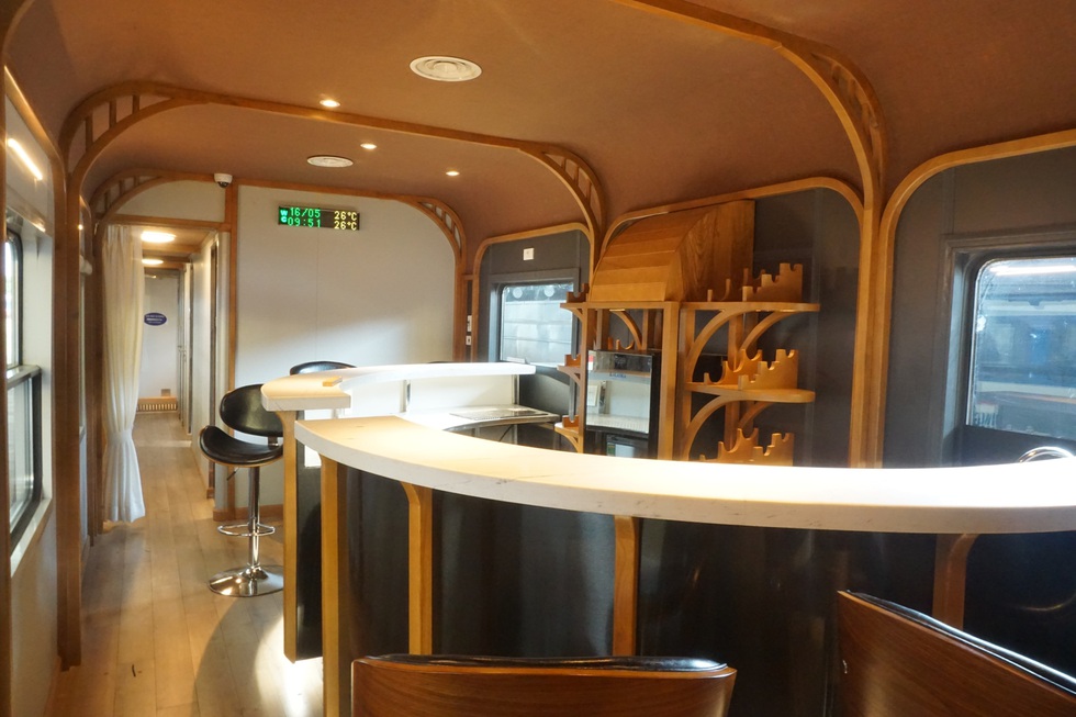 Toa tàu lửa có quầy bar do kỹ sư Việt Nam đóng sắp đưa vào khai thác - Ảnh 1. Toa tàu lửa có quầy bar do kỹ sư Việt Nam đóng sắp đưa vào khai thác - Ảnh 1.