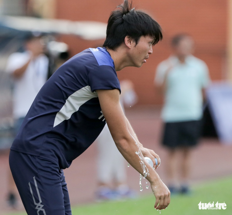 Xuân Trường bất ngờ xuất hiện, tập cùng HAGL trước trận gặp Nam Định - Ảnh 7. Xuân Trường bất ngờ xuất hiện, tập cùng HAGL trước trận gặp Nam Định - Ảnh 7.