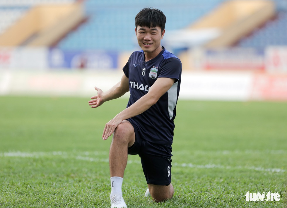 Xuân Trường bất ngờ xuất hiện, tập cùng HAGL trước trận gặp Nam Định - Ảnh 1. Xuân Trường bất ngờ xuất hiện, tập cùng HAGL trước trận gặp Nam Định - Ảnh 1.