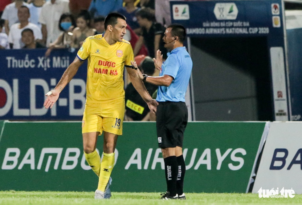 Đỗ Merlo nổi khùng với cựu tuyển thủ U23 Việt Nam vì thi đấu quá cá nhân - Ảnh 6. Đỗ Merlo nổi khùng với cựu tuyển thủ U23 Việt Nam vì thi đấu quá cá nhân - Ảnh 6.