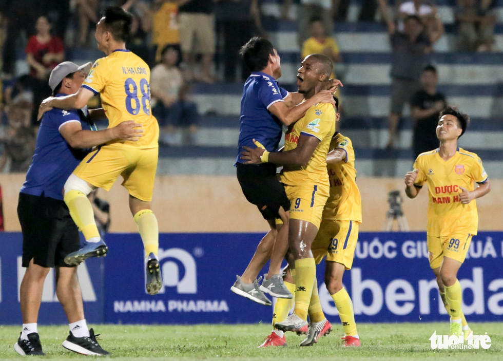Đỗ Merlo nổi khùng với cựu tuyển thủ U23 Việt Nam vì thi đấu quá cá nhân - Ảnh 9. Đỗ Merlo nổi khùng với cựu tuyển thủ U23 Việt Nam vì thi đấu quá cá nhân - Ảnh 9.