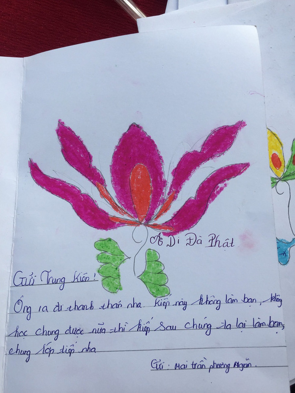 Xúc động những bức thư bạn bè tiễn đưa nam sinh mất vì cây đổ - Ảnh 6. Xúc động những bức thư bạn bè tiễn đưa nam sinh mất vì cây đổ - Ảnh 6.