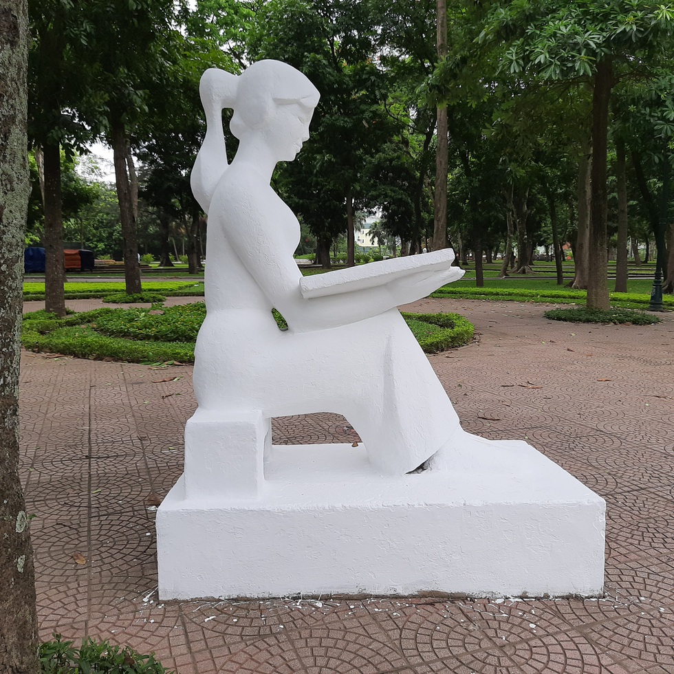 Để việc mặc quần và tô màu cho tượng không tái diễn - Ảnh 8. Để việc mặc quần và tô màu cho tượng không tái diễn - Ảnh 8.