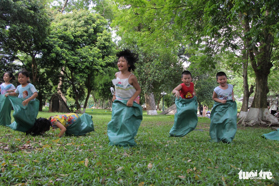 Tuổi thơ hồn nhiên ở vương quốc tái chế - Ảnh 3. Tuổi thơ hồn nhiên ở vương quốc tái chế - Ảnh 3.