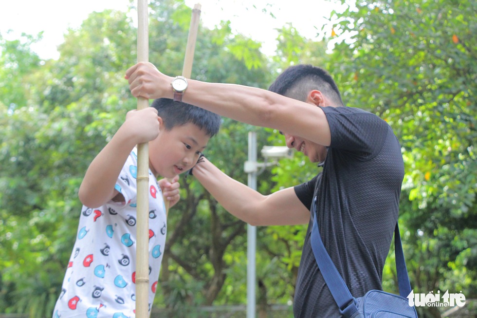 Tuổi thơ hồn nhiên ở vương quốc tái chế - Ảnh 8. Tuổi thơ hồn nhiên ở vương quốc tái chế - Ảnh 8.