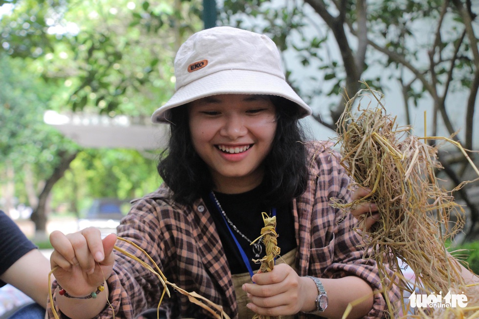 Tuổi thơ hồn nhiên ở vương quốc tái chế - Ảnh 1. Tuổi thơ hồn nhiên ở vương quốc tái chế - Ảnh 1.