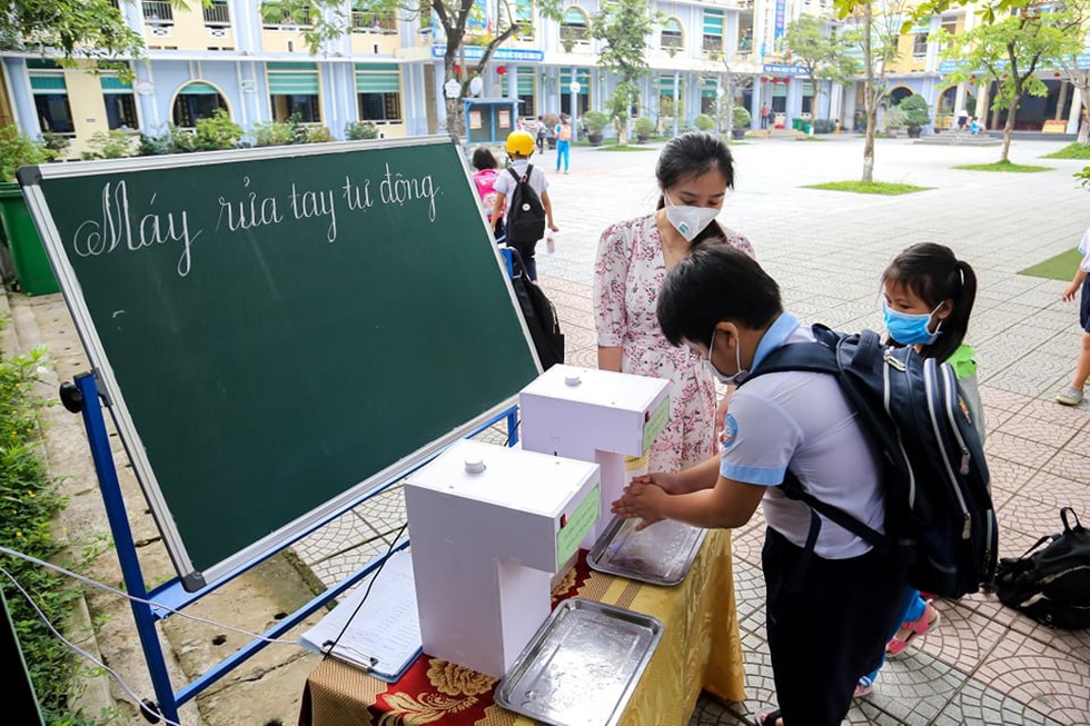 Muôn kiểu an toàn trong trường học - Ảnh 7. Muôn kiểu an toàn trong trường học - Ảnh 7.