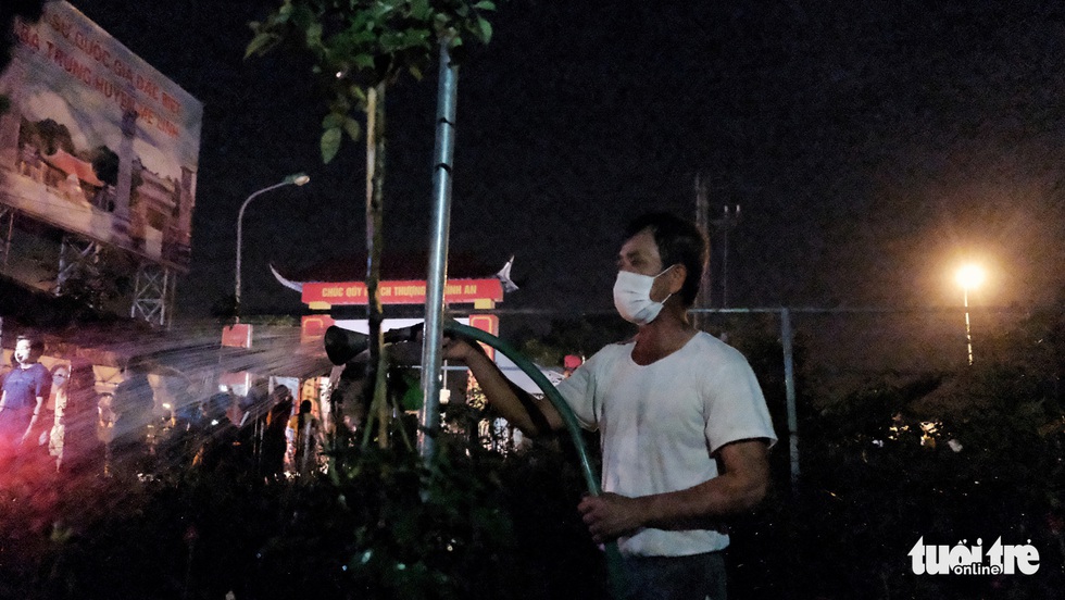 Hạ Lôi giây phút gỡ lệnh cách ly: Người dân chở hoa lên chợ bán - Ảnh 10. Hạ Lôi giây phút gỡ lệnh cách ly: Người dân chở hoa lên chợ bán - Ảnh 10.