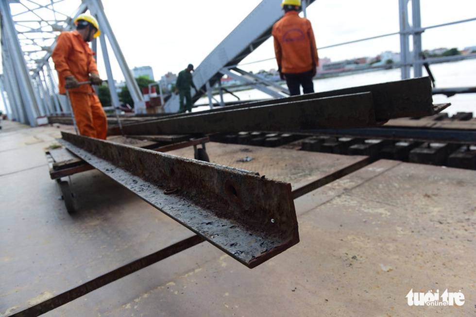 Tháo cầu sắt Bình Lợi 118 tuổi, giữ lại 2 nhịp để bảo tồn - Ảnh 4. Tháo cầu sắt Bình Lợi 118 tuổi, giữ lại 2 nhịp để bảo tồn - Ảnh 4.