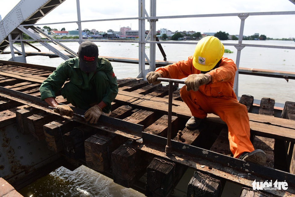 Tháo cầu sắt Bình Lợi 118 tuổi, giữ lại 2 nhịp để bảo tồn - Ảnh 5. Tháo cầu sắt Bình Lợi 118 tuổi, giữ lại 2 nhịp để bảo tồn - Ảnh 5.