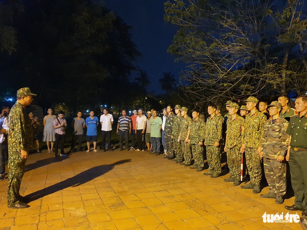 Máy bay, xe tăng rời bảo tàng đi trên phố đêm ở Huế đến địa điểm mới - Ảnh 5. Máy bay, xe tăng rời bảo tàng đi trên phố đêm ở Huế đến địa điểm mới - Ảnh 5.