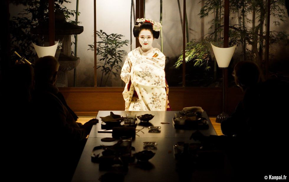 Bí mật đằng sau khuôn mặt trắng như sứ của Geisha Nhật Bản - Ảnh 8.