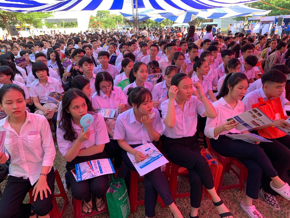Sáng nay 20-6, tư vấn tuyển sinh - hướng nghiệp 2020 ở Quảng Nam - Ảnh 7. Sáng nay 20-6, tư vấn tuyển sinh - hướng nghiệp 2020 ở Quảng Nam - Ảnh 7.