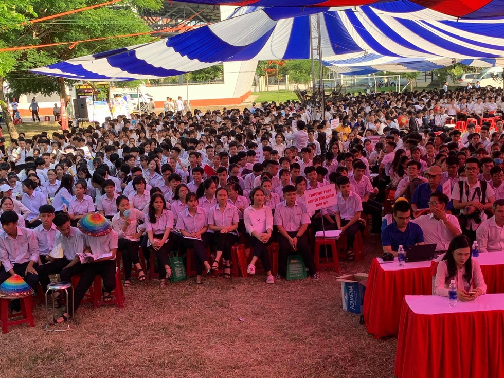 Sáng nay 20-6, tư vấn tuyển sinh - hướng nghiệp 2020 ở Quảng Nam - Ảnh 9. Sáng nay 20-6, tư vấn tuyển sinh - hướng nghiệp 2020 ở Quảng Nam - Ảnh 9.