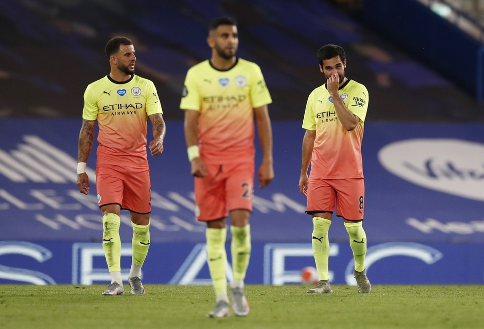 Cầu thủ, CĐV Liverpool mở tiệc ăn mừng chức vô địch Premier League - Ảnh 3. Cầu thủ, CĐV Liverpool mở tiệc ăn mừng chức vô địch Premier League - Ảnh 3.