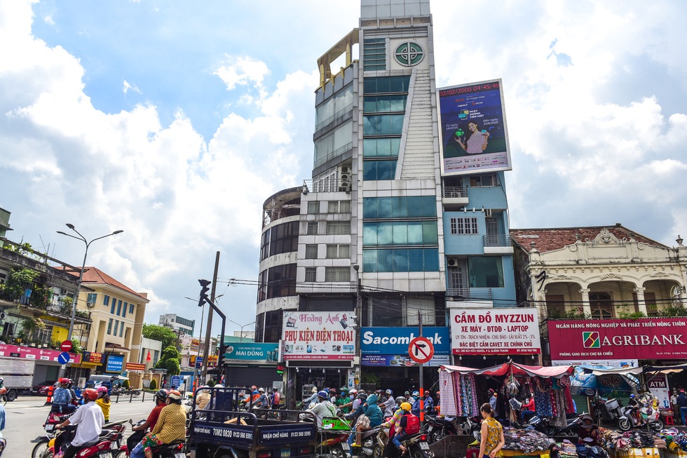 Sôi động Ngày không tiền mặt trên các billboard và băngrôn - Ảnh 3. Sôi động Ngày không tiền mặt trên các billboard và băngrôn - Ảnh 3.