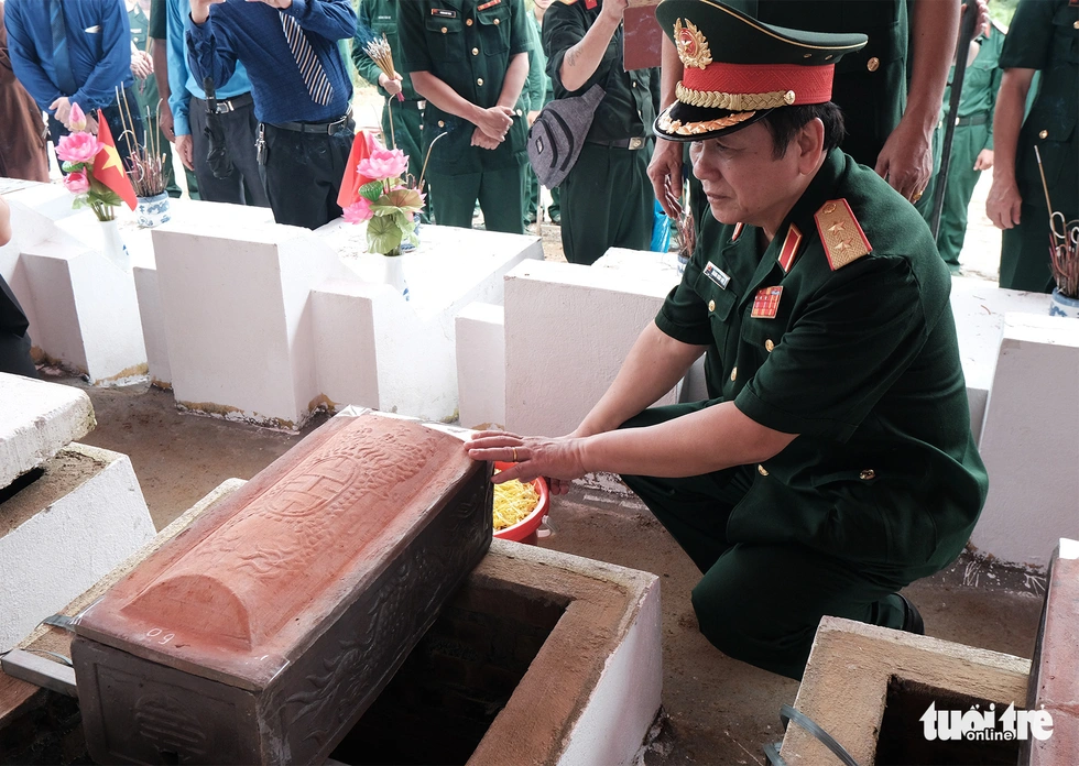 Đưa liệt sĩ từ núi đá, hang sâu về an nghỉ tại nghĩa trang Vị Xuyên - Ảnh 9. Đưa liệt sĩ từ núi đá, hang sâu về an nghỉ tại nghĩa trang Vị Xuyên - Ảnh 9.