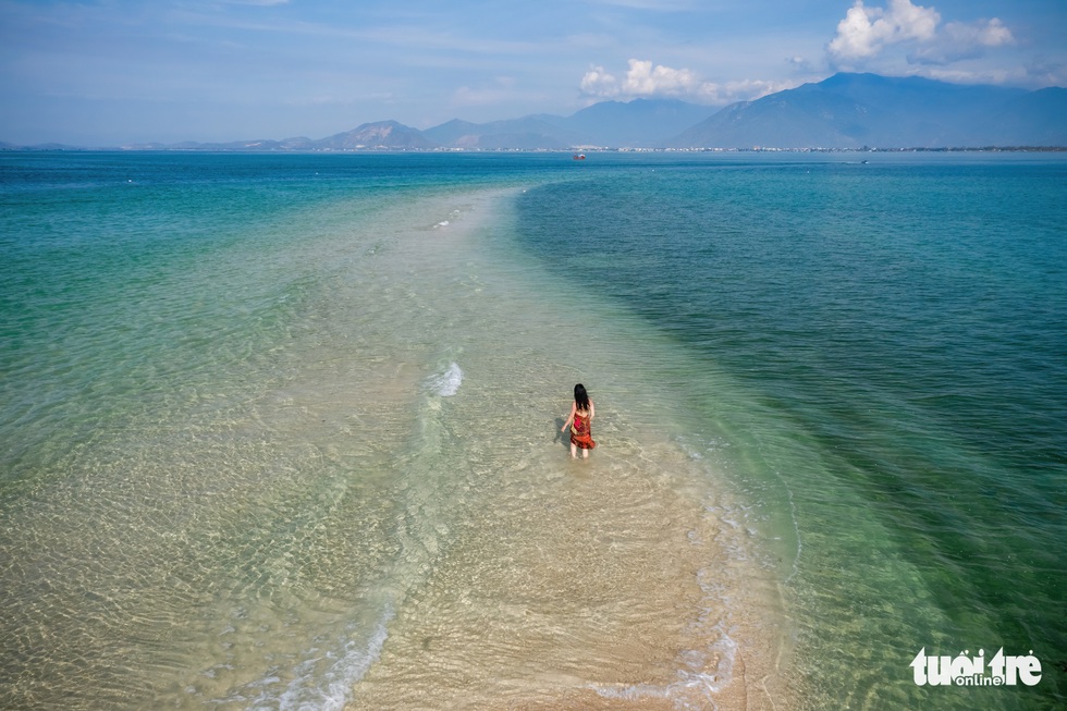 Chơi xả hơi trọn mùa hè ở Nha Trang, một trong những vịnh đẹp nhất thế giới - Ảnh 1. Chơi xả hơi trọn mùa hè ở Nha Trang, một trong những vịnh đẹp nhất thế giới - Ảnh 1.