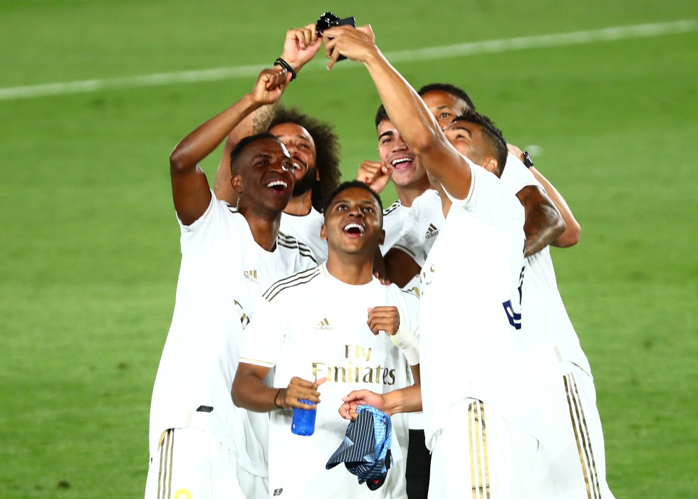 Real Madrid mở hội ăn mừng chức vô địch của mùa giải kéo dài 11 tháng - Ảnh 6. Real Madrid mở hội ăn mừng chức vô địch của mùa giải kéo dài 11 tháng - Ảnh 6.