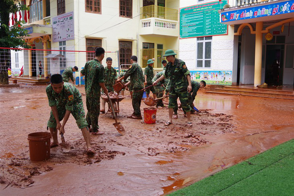 Nhà cửa đổ sập, người dân trắng tay sau mưa lũ ở Hà Giang - Ảnh 8.
